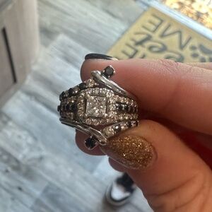 Kay Jewelry wedding ring size 4